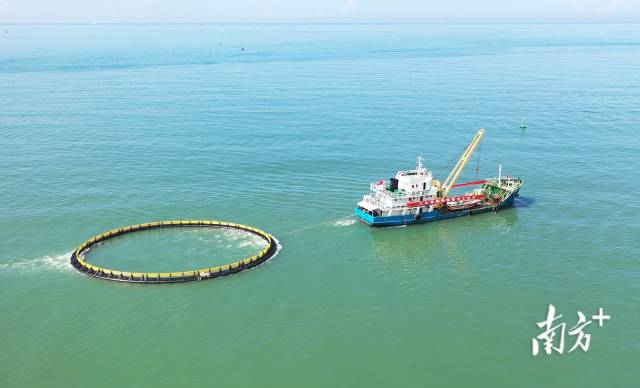 汕尾市江牡島海域海洋牧場開放式養殖用海項目開工現場。