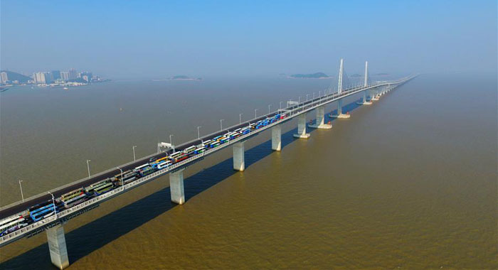12月31日，港珠澳大桥主体工程如期具备通车条件