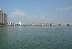 广东清远一艘货船在北江水域翻沉 造成7人遇难