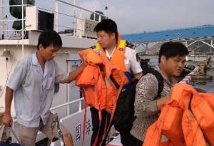 渔船凌晨在广东台山海域触礁搁浅 5船员成功被救